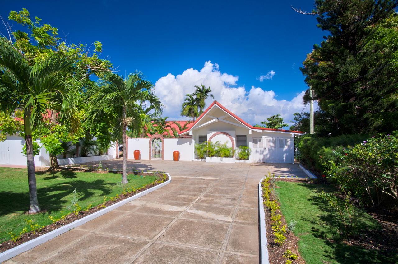 Sunspot Villa Runaway Bay Exteriör bild
